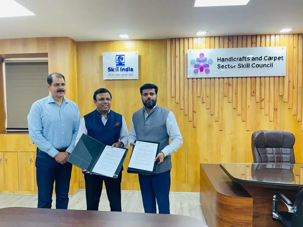 MoU with Flipkart Group for forward linkage of artisans and weavers through E-Commerce platform